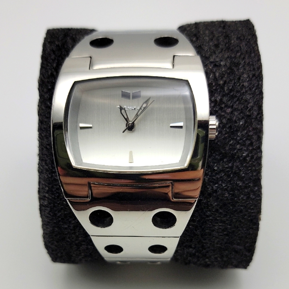 RARE Womens Chrome VESTAL Destroyer Silver Wrist Watch Polished NEW Battery 37mm